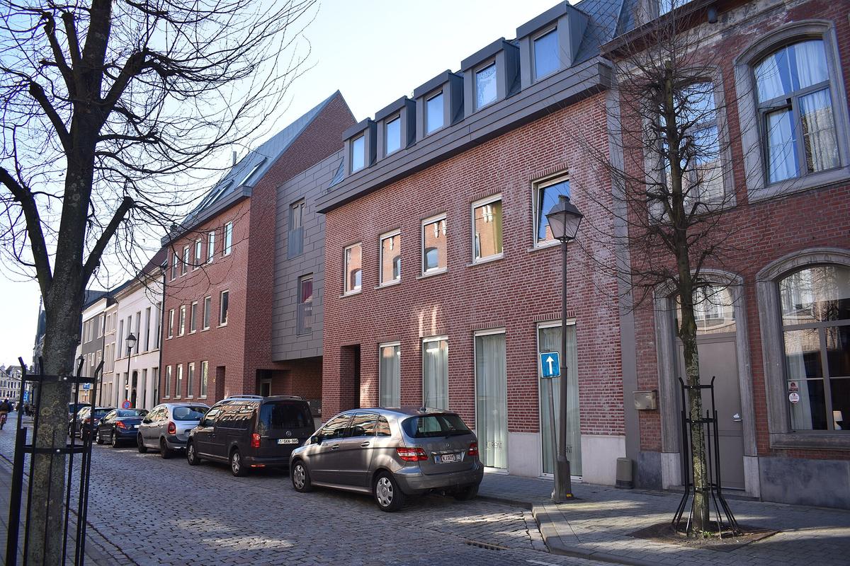 Rode bakstenen gevels in de Florent Van Cauwenberghstraat in Lier